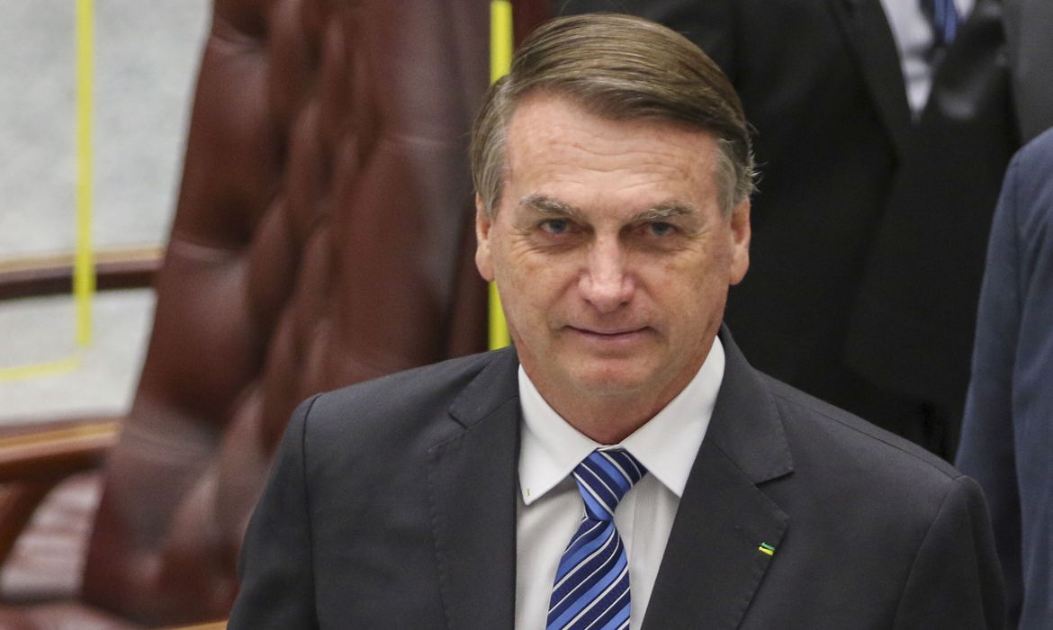 O presidente da República, Jair Bolsonaro,participa de cerimônia de posse dos desembargadores Messod Azulay Neto e Paulo Sérgio Domingues, como ministros do Superior Tribunal de Justiça (STJ).