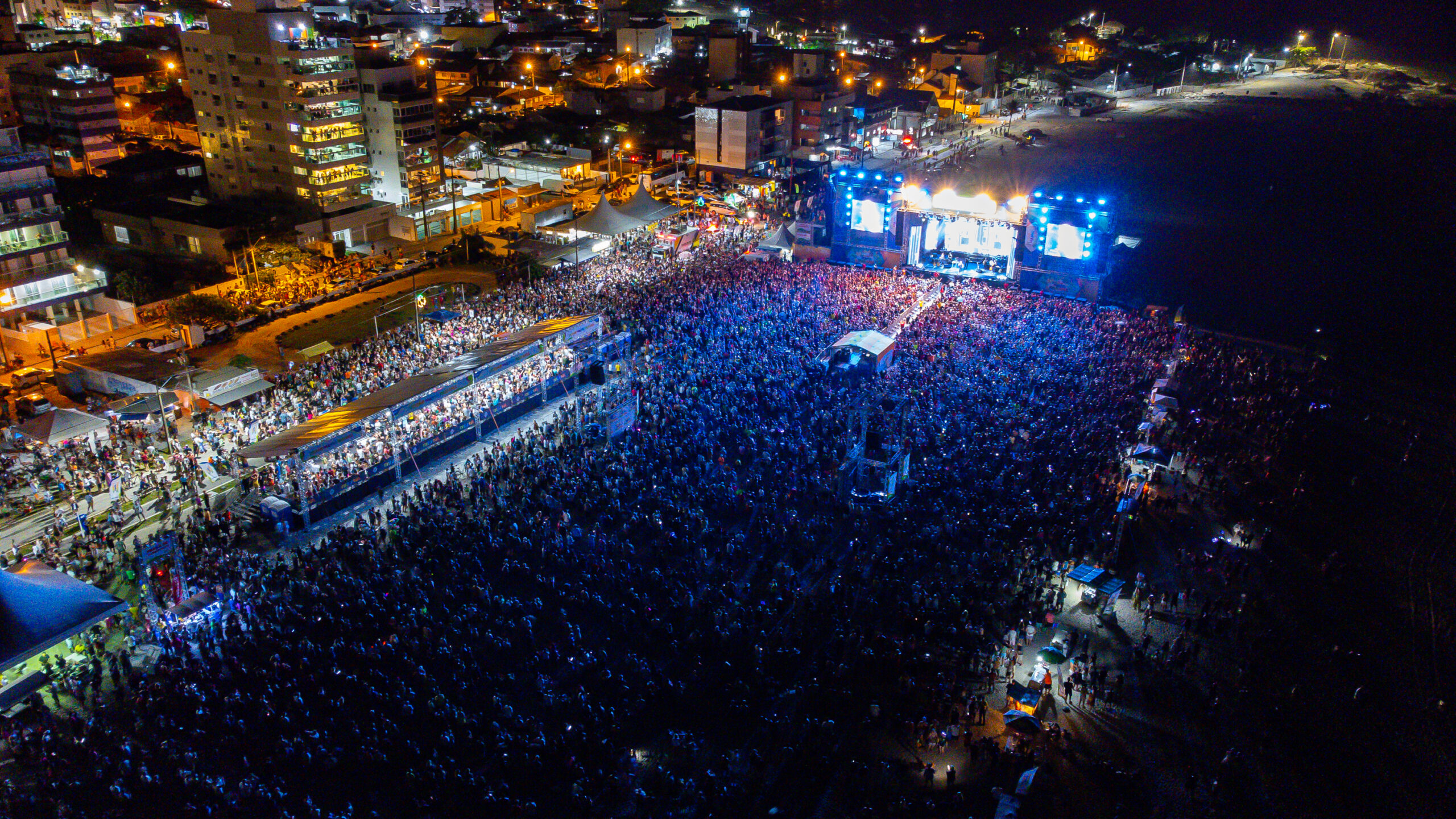 Circo itinerante é atração no litoral