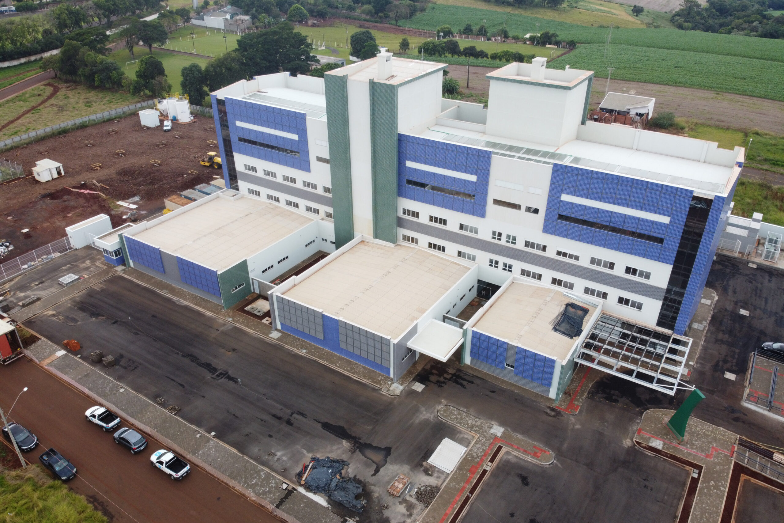 Instalações do Hospital Regional de Ivaiporã que terá 104 leitos, sendo 10 reservados para Unidade de Terapia Intensiva (UTI), centro cirúrgico e enfermarias.
Ivaipora, 14/04/2020 - Foto: Geraldo Bubniak/AEN
