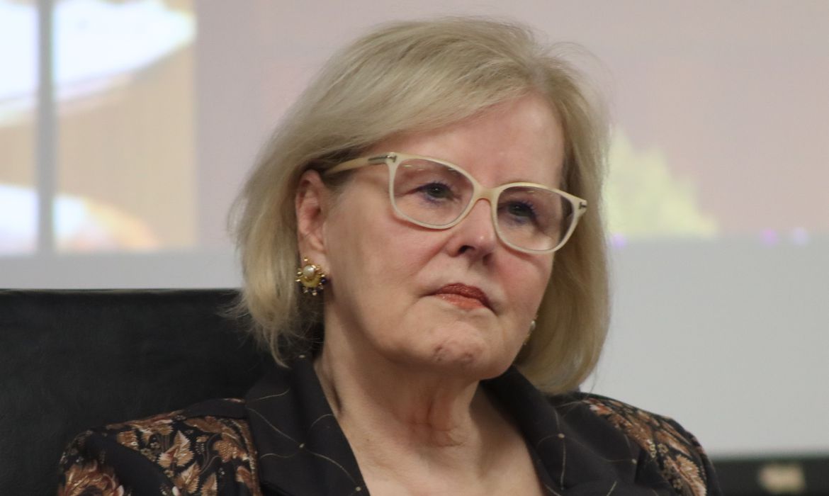 Brasília, (DF) - 31/07/2023 – A presidente do Supremo Tribunal Federal (STF) e do Conselho Nacional de Justiça (CNJ), Rosa Weber, participa do Seminário Internacional de Repressão e Assistência às Vítimas do Tráfico de Pessoas e Oficina sobre Produção de Provas no Processo Judicial nos Casos de Tráfico de Pessoas. Foto Valter Campanato/Agência Brasil.