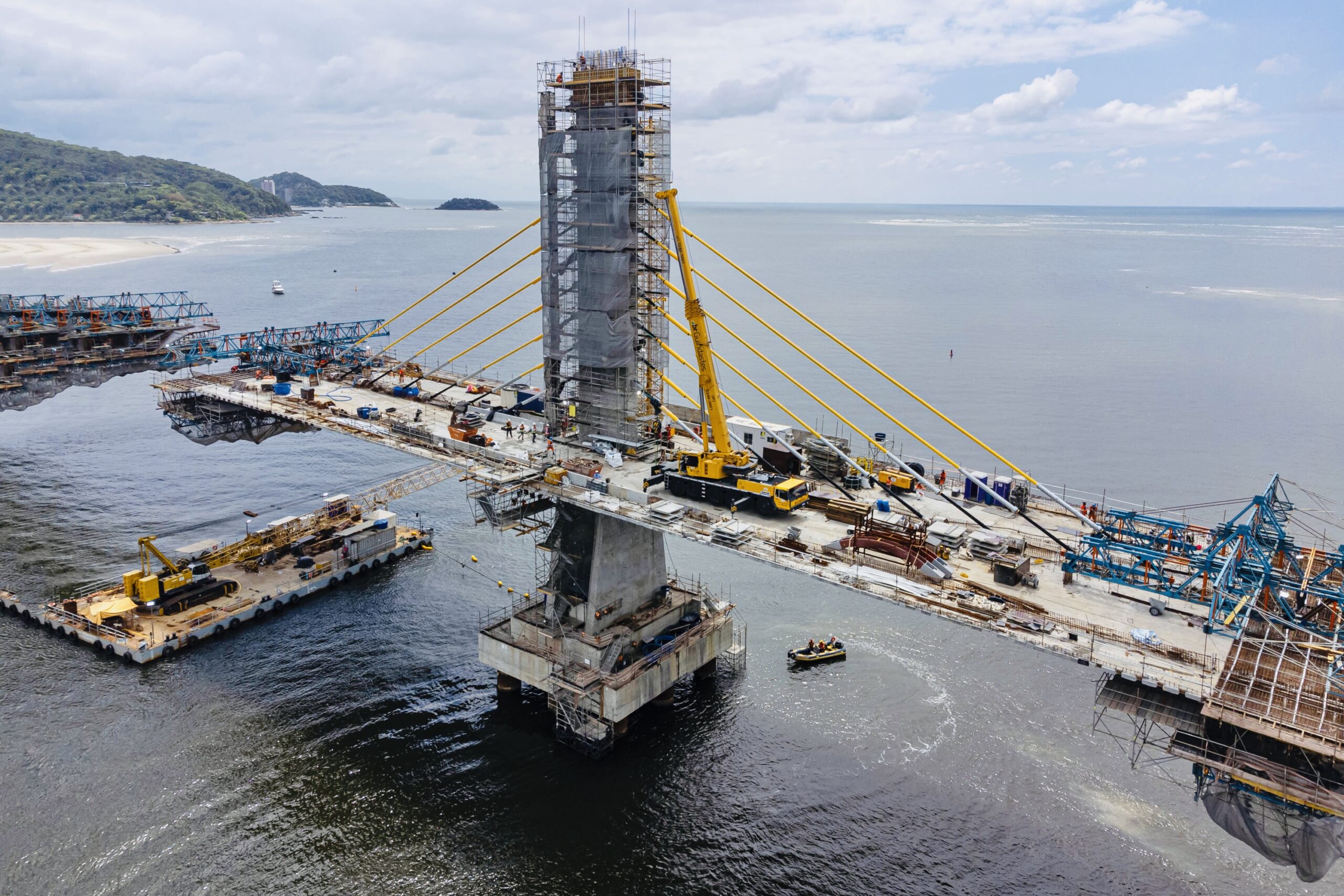 Guaratuba, 04 de dezembro de 2025 - Ponte que liga as cidades de Guaratuba e Matinhos.