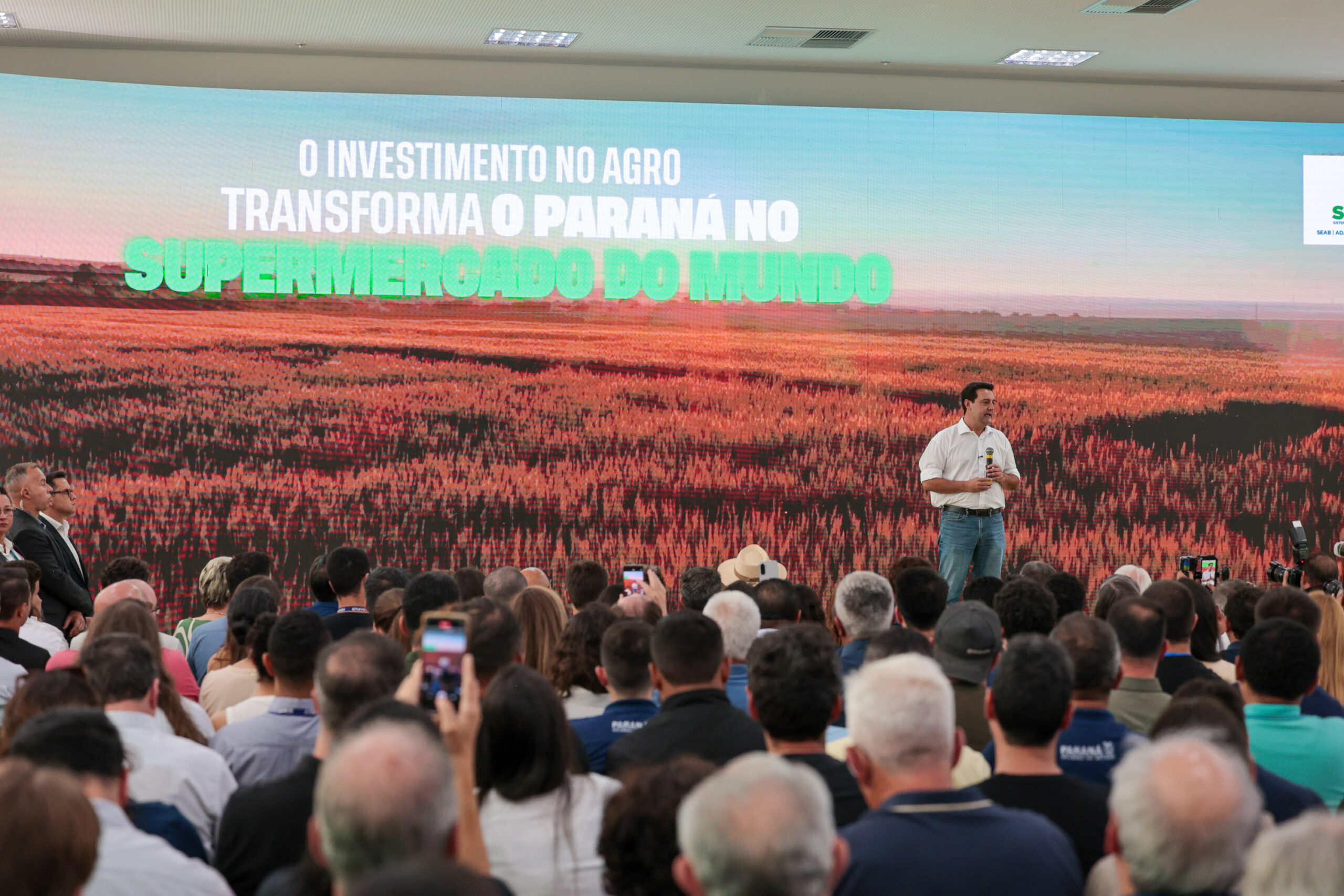 O governador Carlos Massa Ratinho Junior e o secretário de Agricultura e Abastecimento, Márcio Nunes, promovem um grande evento para anunciar novidades para o segmento rural nesta segunda-feira (26), no Salão de Atos do Palácio Iguaçu.